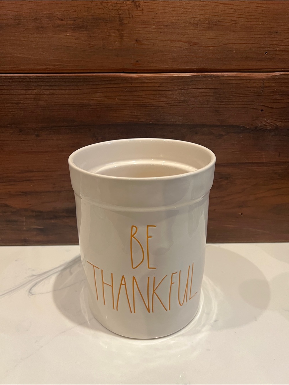 🔥‼️Rae Dunn White Ceramic Canister with Gold "Be Thankful" Lettering‼️🔥